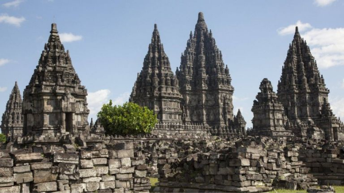 Perjalanan Kutai, Tarumanegara, Mataram Kuno, Sriwijaya, hingga Majapahit menunjukkan bahwa sejarah Nusantara dibentuk oleh banyak pusat kekuasaan. 